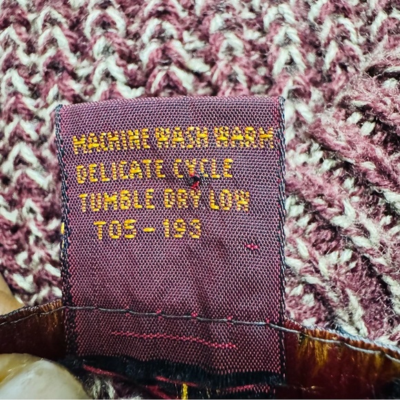 Blue and Brown Crewneck Sweater with Classic Design - Picture 5 of 5